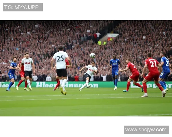 穿上便装的足球明星街头风采高清大图展示各大球员休闲时尚魅力 穿上便装的足球明星街头风采高清大图展示各大球员休闲时尚魅力